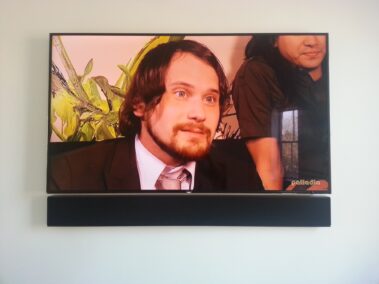 TV-with-Sound-Bar-1800x1350